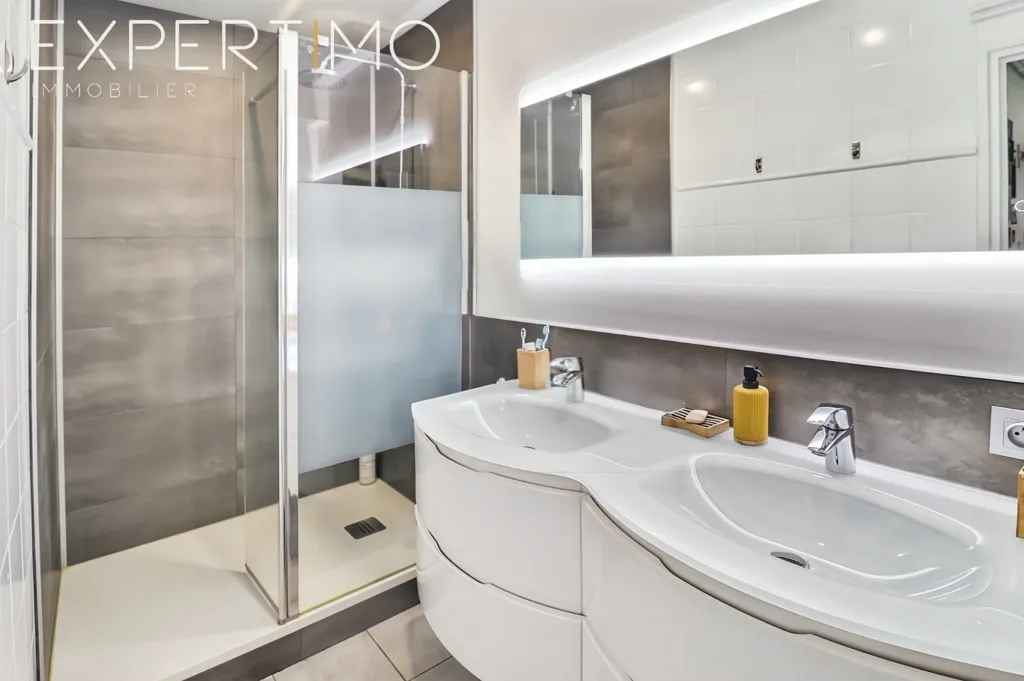 Salles de bain - Appartement T3 avec balcon et ascenseur à Brest