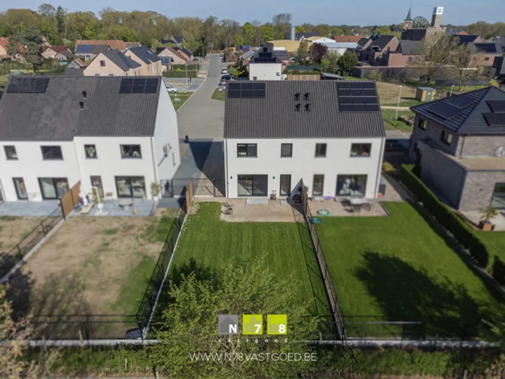 Vue aérienne - Nouvelle Maison avec 3 Chambres à Opitter