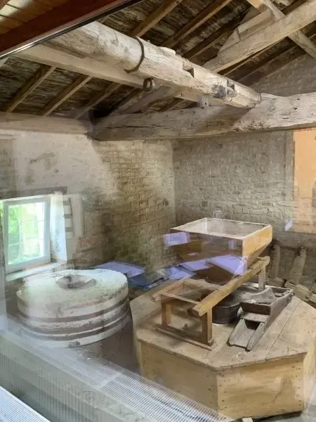 Buanderie - Moulin Rénové avec Piscine et Parc près de Niort