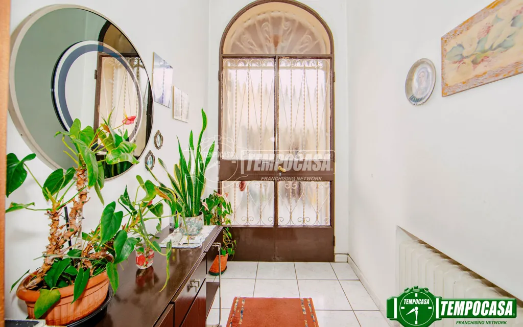 Esik - Terraced Villa with Garden in Pavia