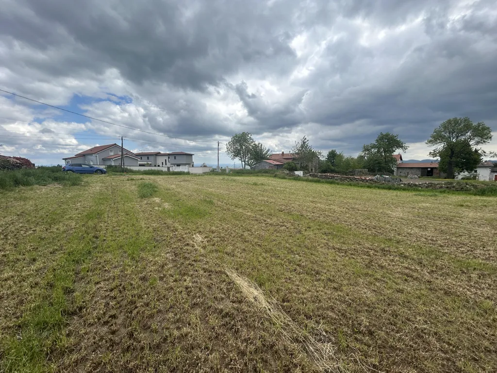 Jardin - Terrain Constructible au Calme près du Village