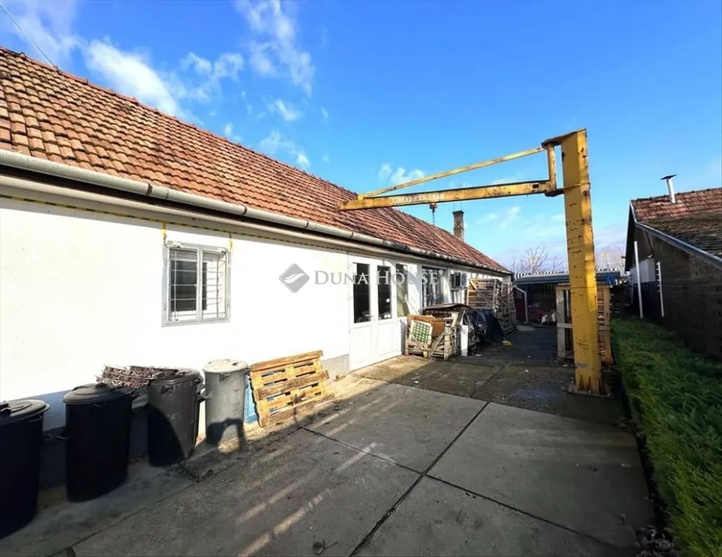 Giardino - Industrial Workshop with Office Space in Monor