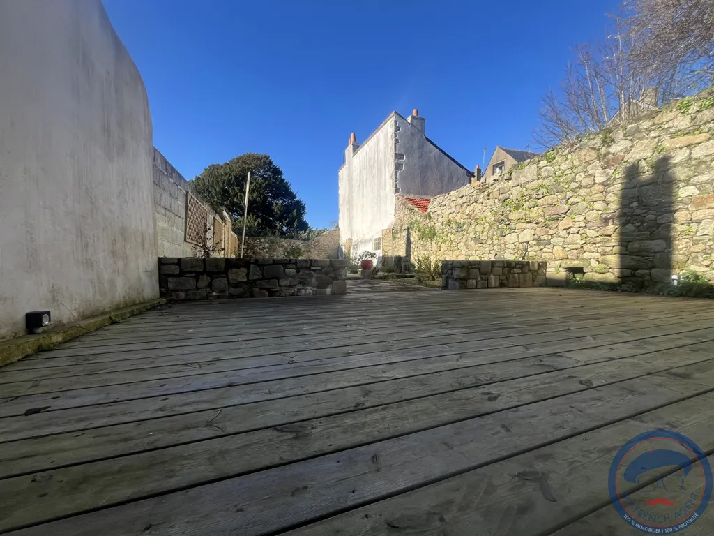 Terrass - Renovated Duplex with Private Garden in Croisic