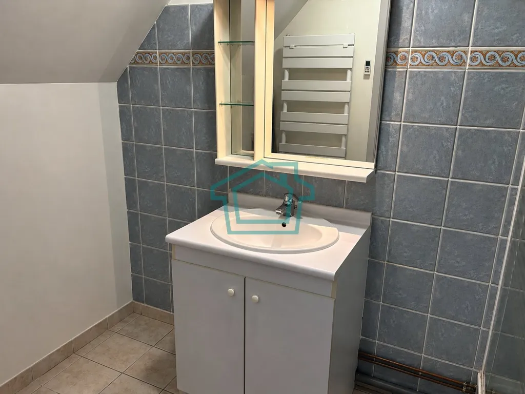 Salles de bain - Maison Individuelle avec Double Garage dans un Environnement Calme