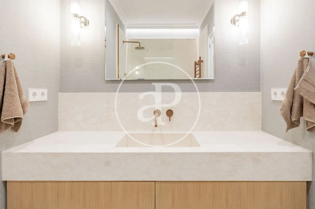 Bagni - Refurbished Flat with Balcony in Chueca, Madrid