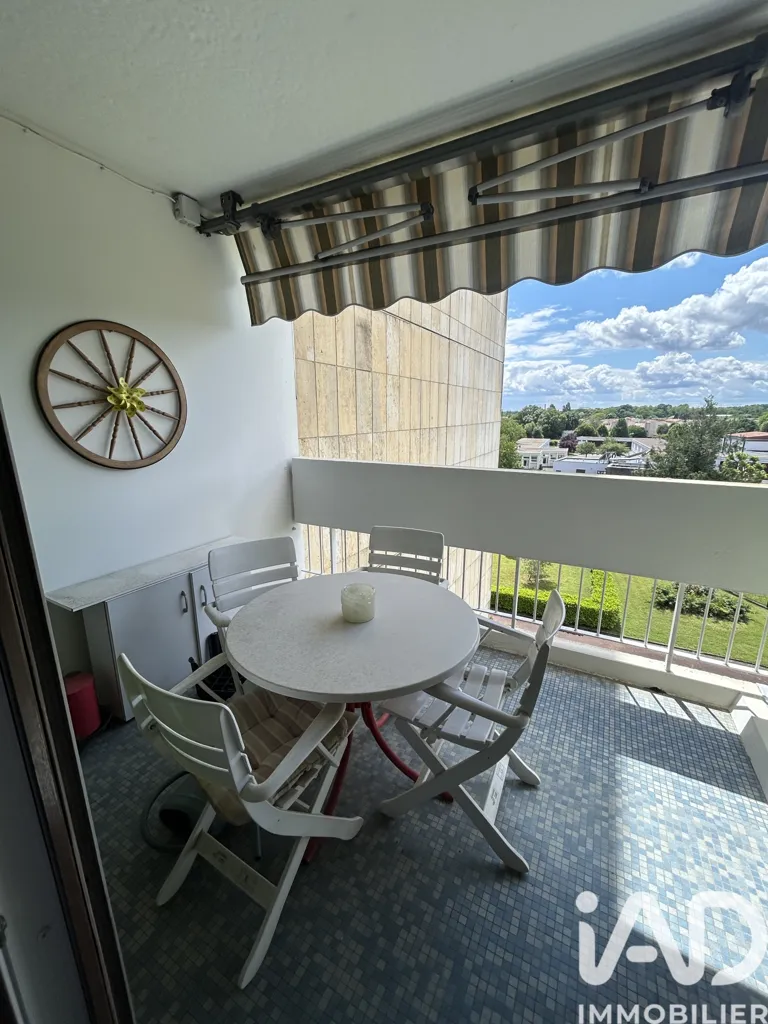 Balcone - 5-Piece Apartment with Balcony in Les Essarts