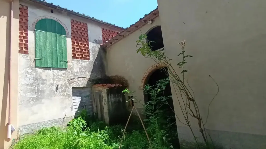 Jardin - Cascina for Renovation with Garden near Lucca