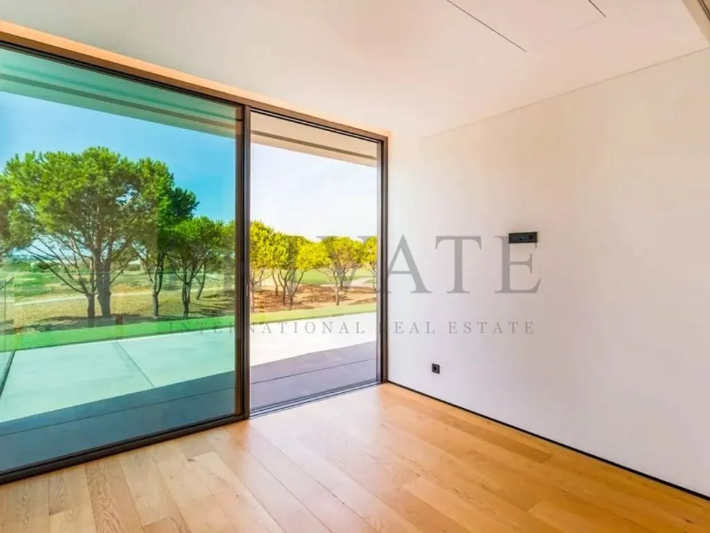 Pièces - Contemporary Villa with Golf Views in Vilamoura