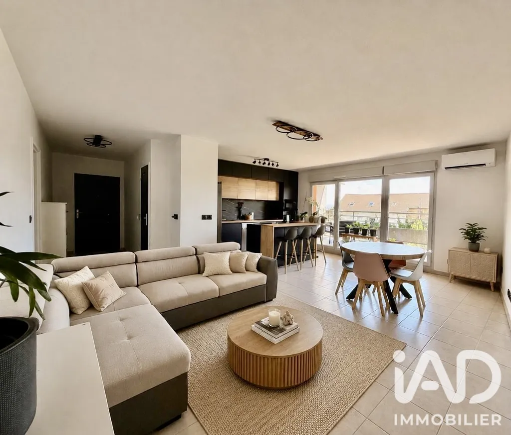 Soggiorno - Modern Apartment with Balcony in Cessy