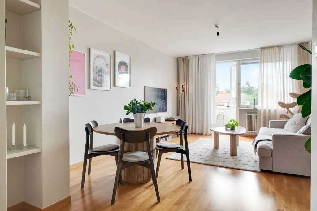 Elutuba - Apartment with South-Facing Balcony in Stureby