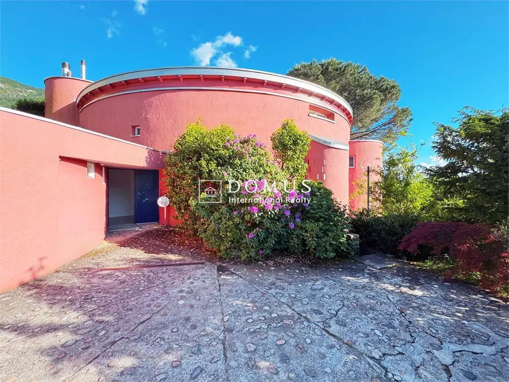 Exterior - Iconic Villa with Panoramic Views in Cadro