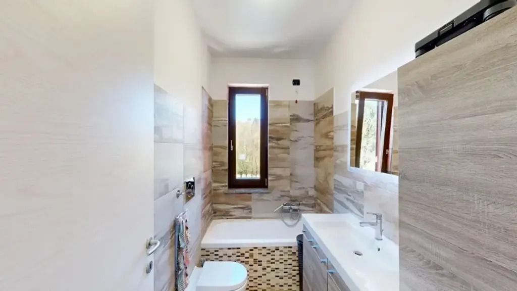 Salles de bain - Rustic Villa with Private Garden in Tradate