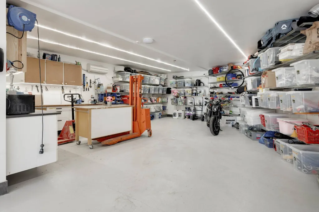 Garage - Modern Apartment with Sea View in Billdal