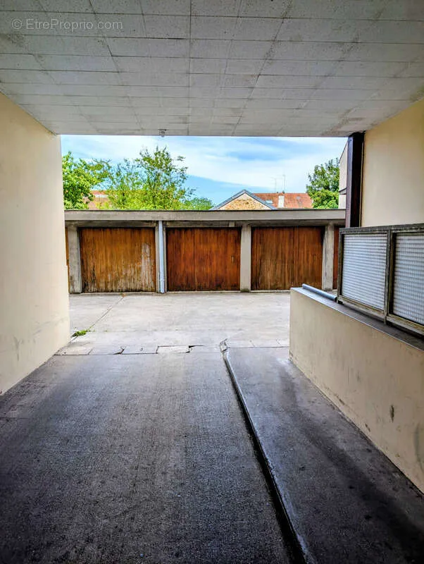 Garage - Box en Centre-Ville à Corbeil-Essonnes