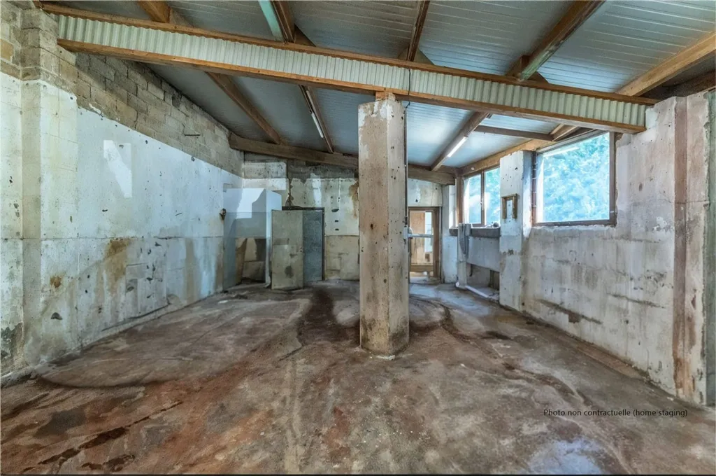 Pièces - Immeuble Mixte avec Espace Commercial à Saint-Mard