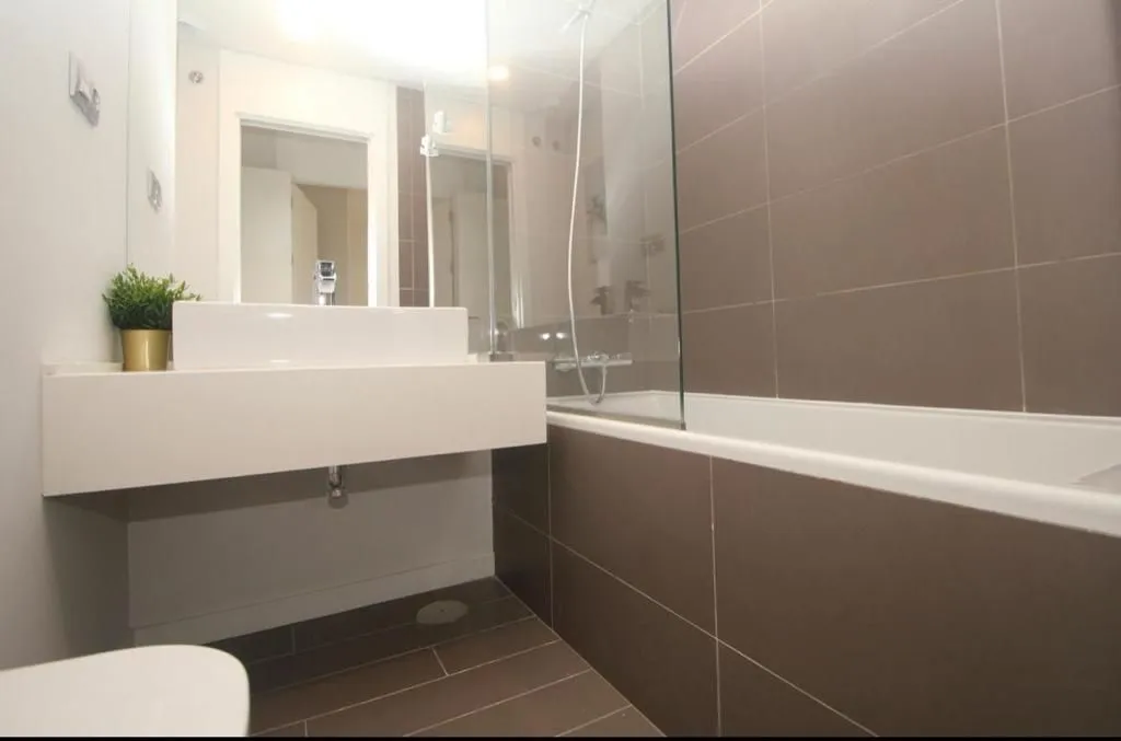 Salles de bain - Apartment with Pool in Bel-Air, Estepona
