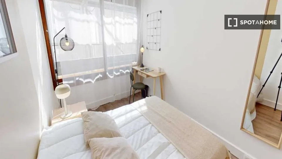 Camere da letto - Room in Parisian Shared House
