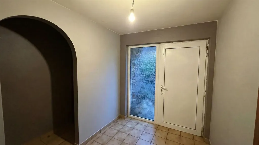 Hallway - Two-Faced House with Garden in Chenois, Waterloo