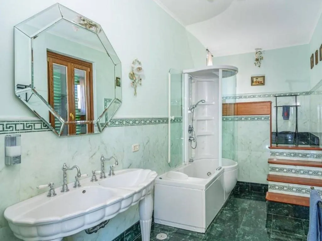 Salles de bain - Historic Villa with Sea View in Vico Equense