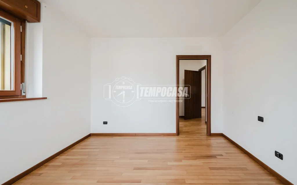 Pièces - Two-Bedroom Apartment with Balcony in Trezzano Sul Naviglio