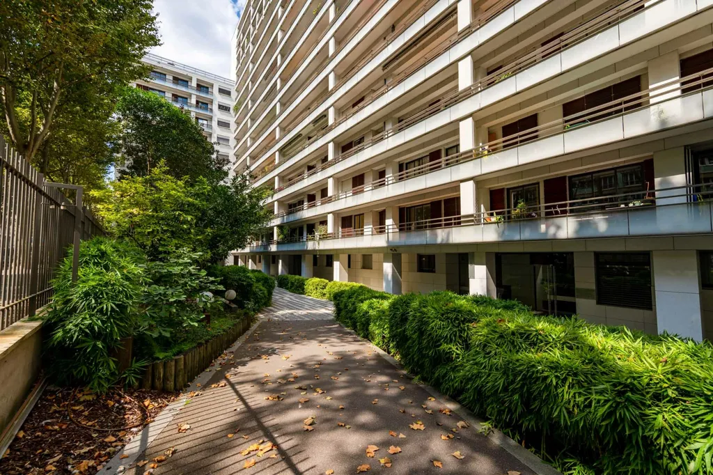 Exterior - 1-Bedroom Flat with Seine View in Paris 16e
