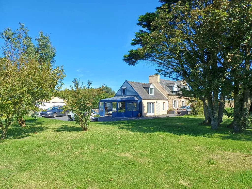 Jardin - Propriété avec Deux Maisons et Jardin à Saint-Jean-du-Doigt
