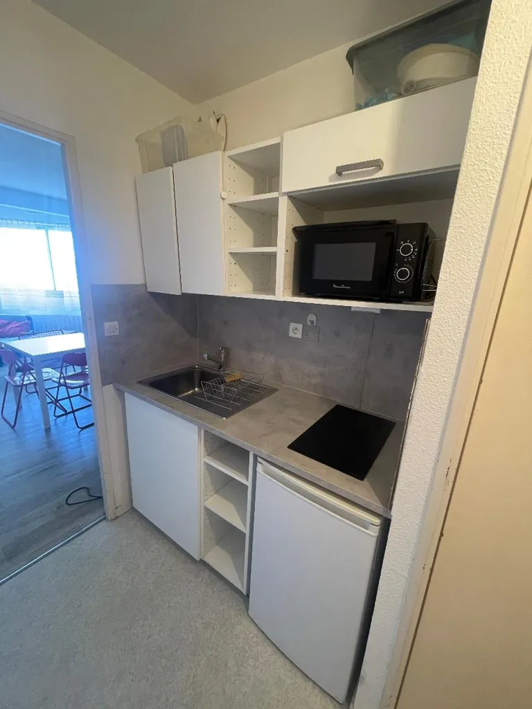 Köök - 1-Bedroom Apartment with Parking in Talence