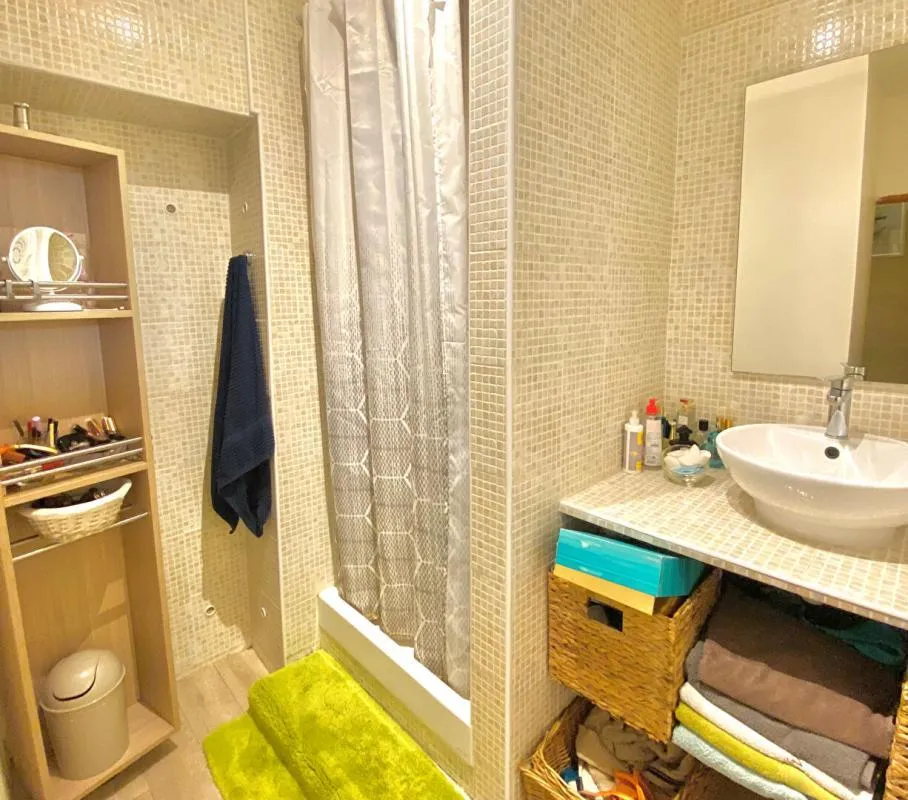 Salles de bain - Maison de Ville avec Cour Privative près d'Arles