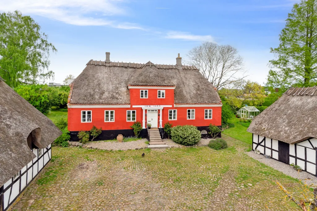 Välivaade - Villa with Multiple Outbuildings in Skårup, Fyn