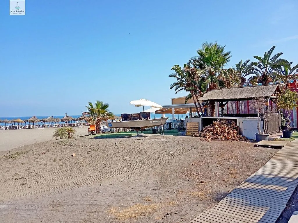 3-Bedroom Apartment with Terrace in Huelin