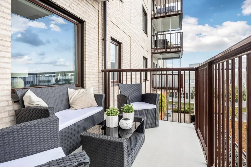 Balcon - 2-Bedroom Flat with High Ceilings in Skåne