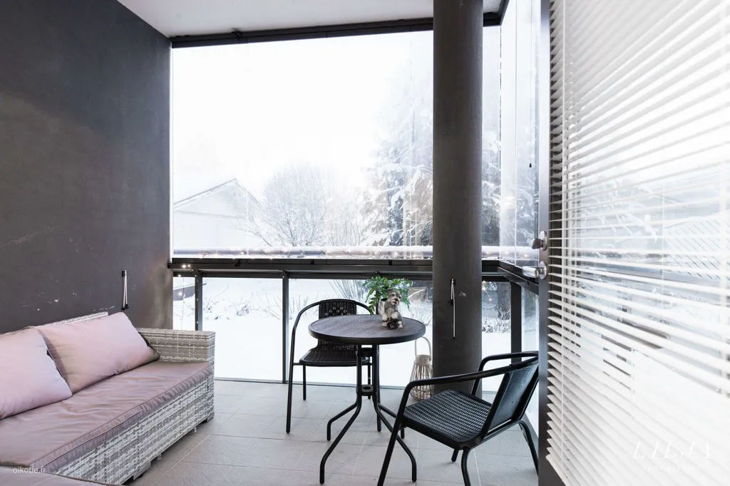 Balcone - Modern Loft with Balcony in Seinäjoki