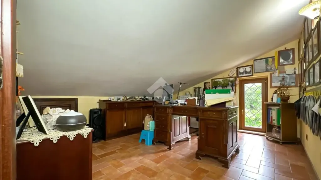 Bureau - 4-Room Apartment with Balcony in Monte Compatri