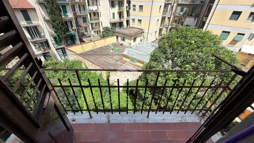Rõdu - Bedroom for Rent with Balcony in Central Florence