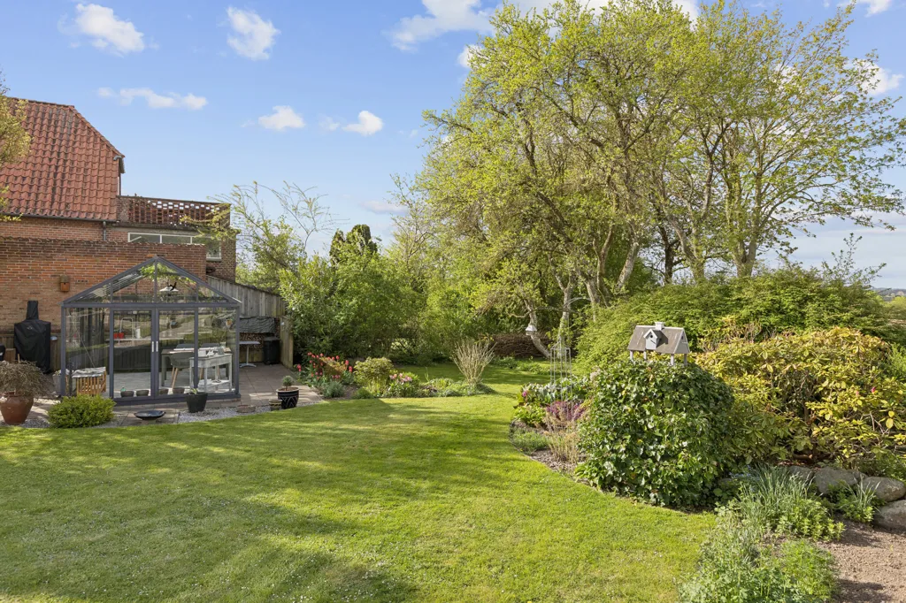 Aed - Redbrick Villa with Garden in Faxe