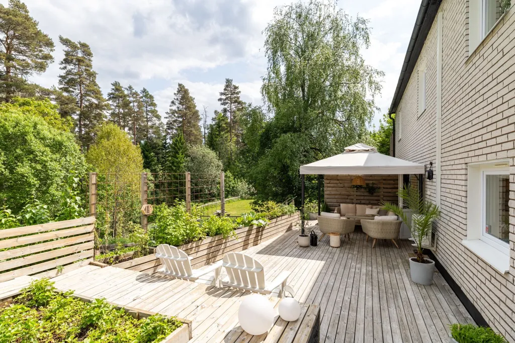 Terrace - Family-Friendly Semi-Detached House in Taberg