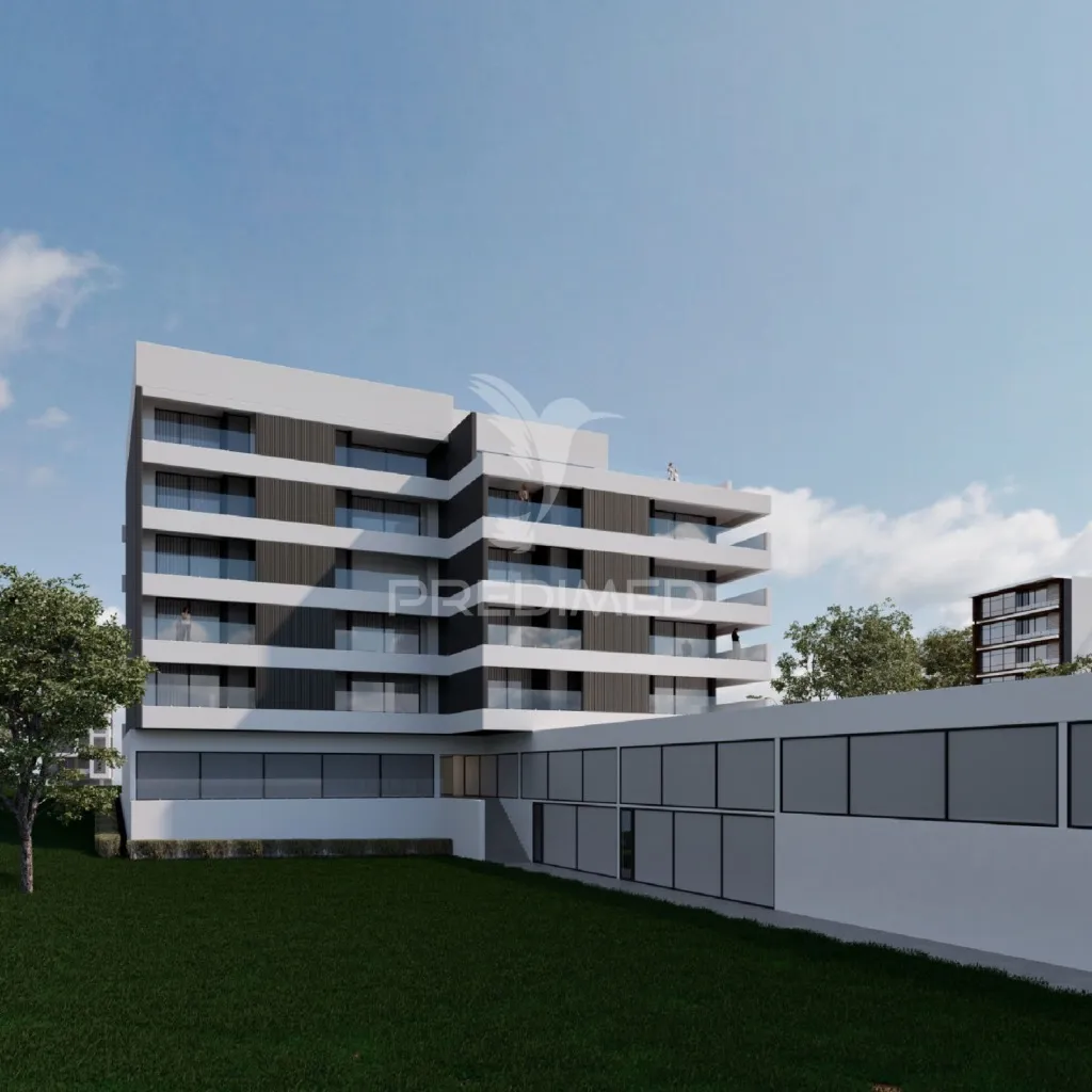 T3 Apartment with Open Space in Real