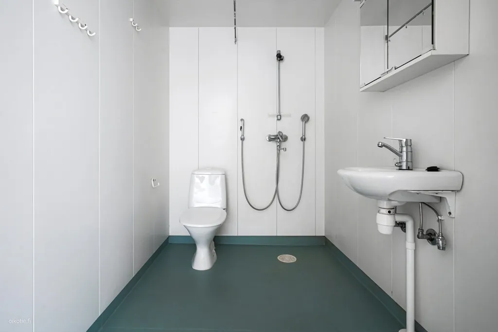 Salles de bain - Apartment with Glazed Balcony in Konala