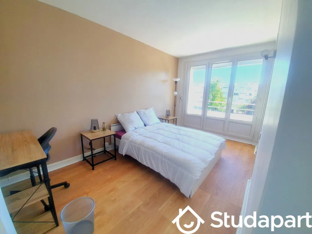 Chambres - Chambre en Colocation Moderne au Pied du Tram à Orléans