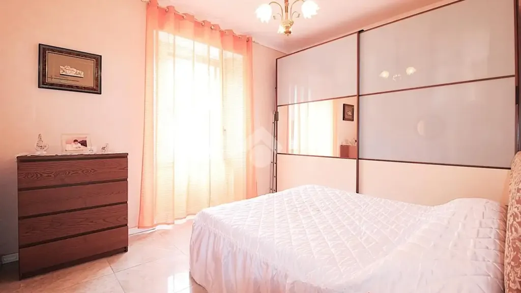 Chambres - Modernised Triplex in Milan's Quiet Court