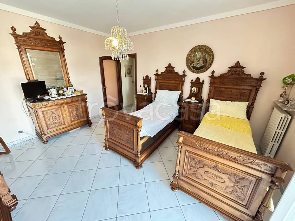 Chambres - Bifamiliar Villa with Commercial Space in Fossano