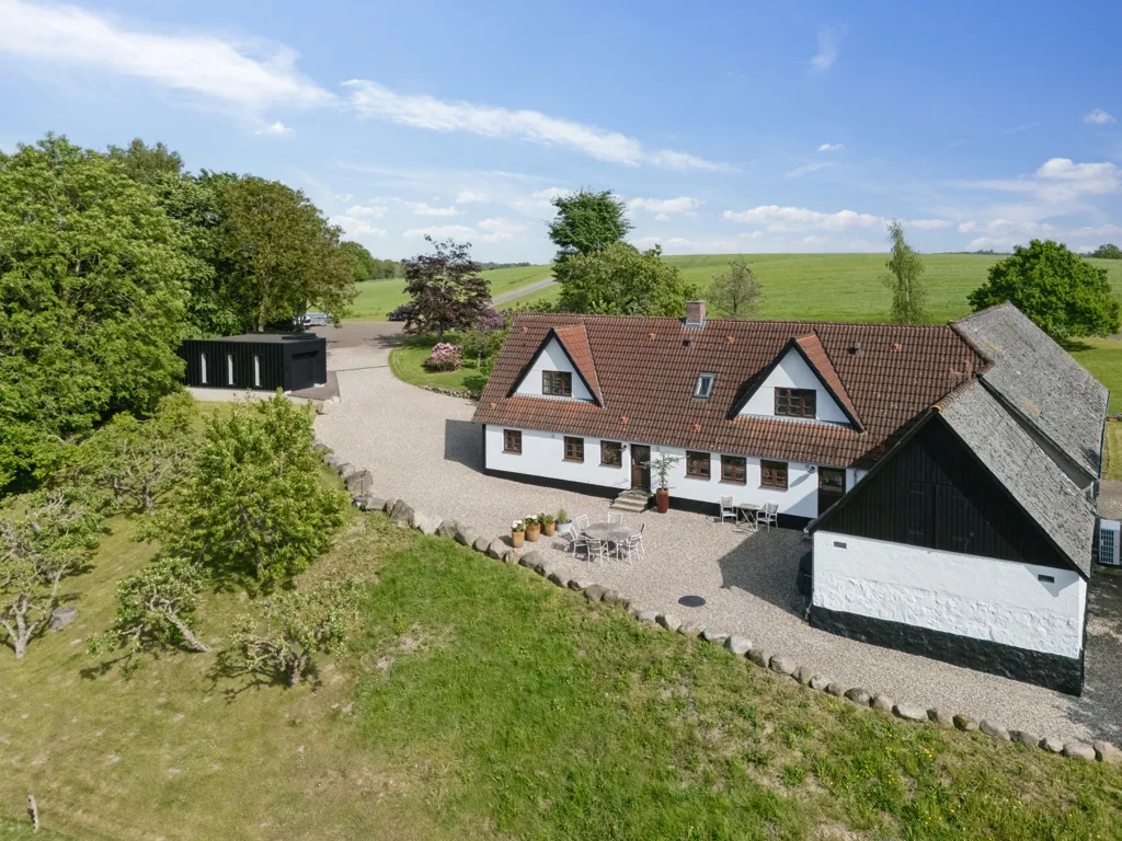 Vista aerea - Modernised Farmhouse with Private Lake in Stenstrup