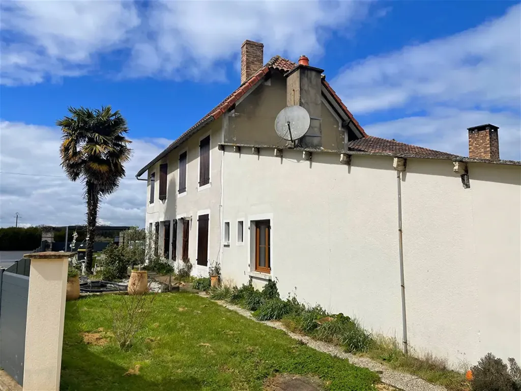Esterno - 5-Bedroom House with Workshop in Blanzay