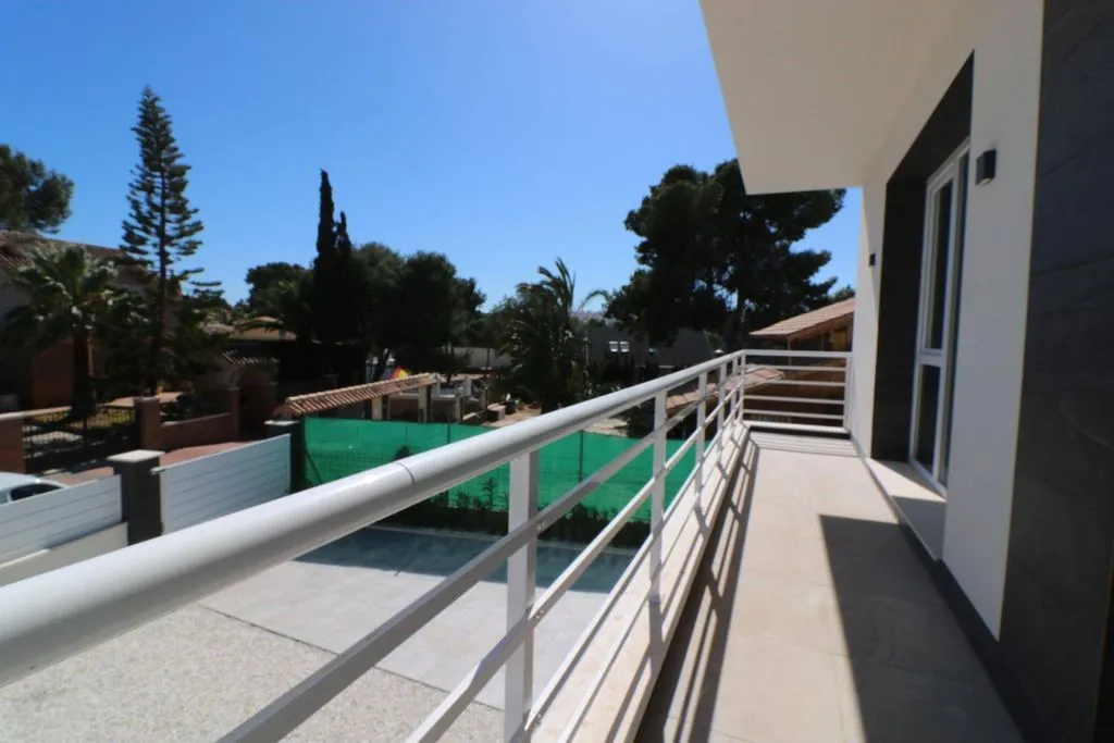 Balcon - Contemporary Villa with Pool in Los Balcones, Torrevieja