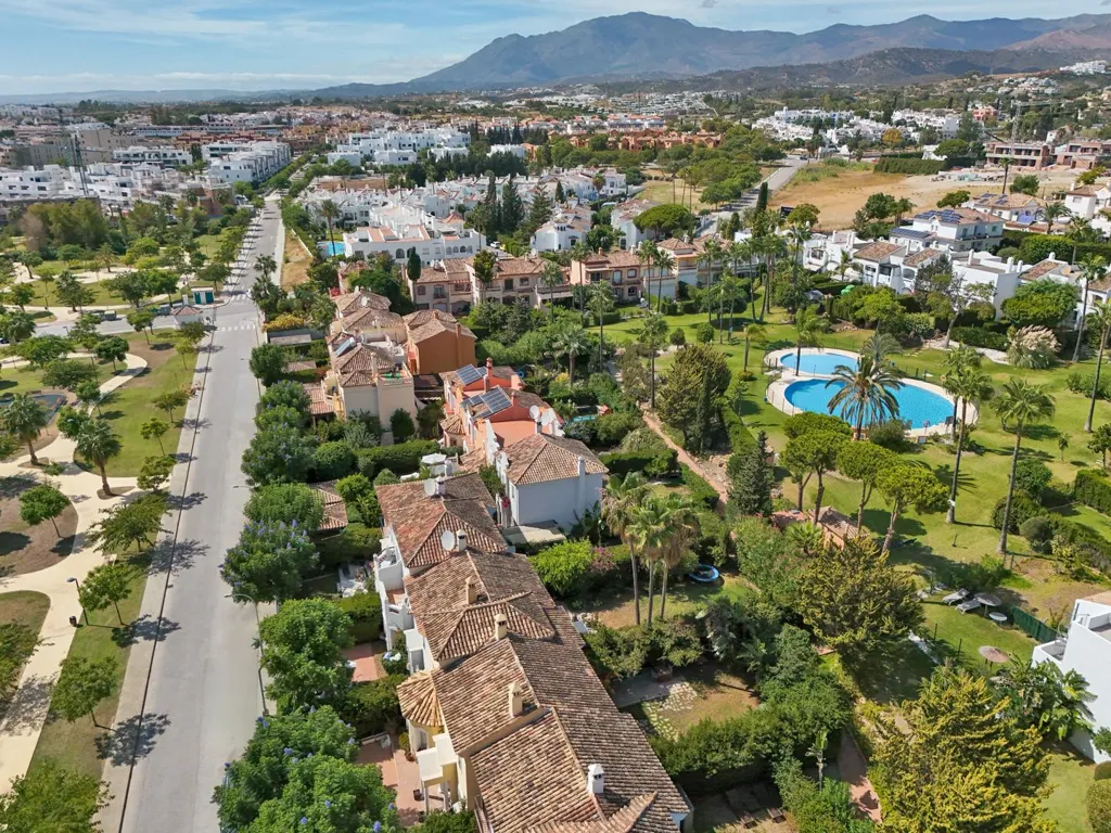 Õhuvaade - Semi-Detached House with Pool in Estepona