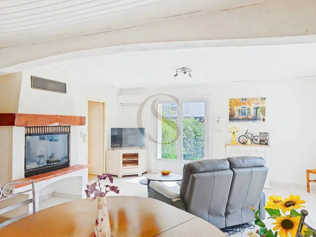 Séjour - Maison avec Piscine et Garage au Centre de Lorgues