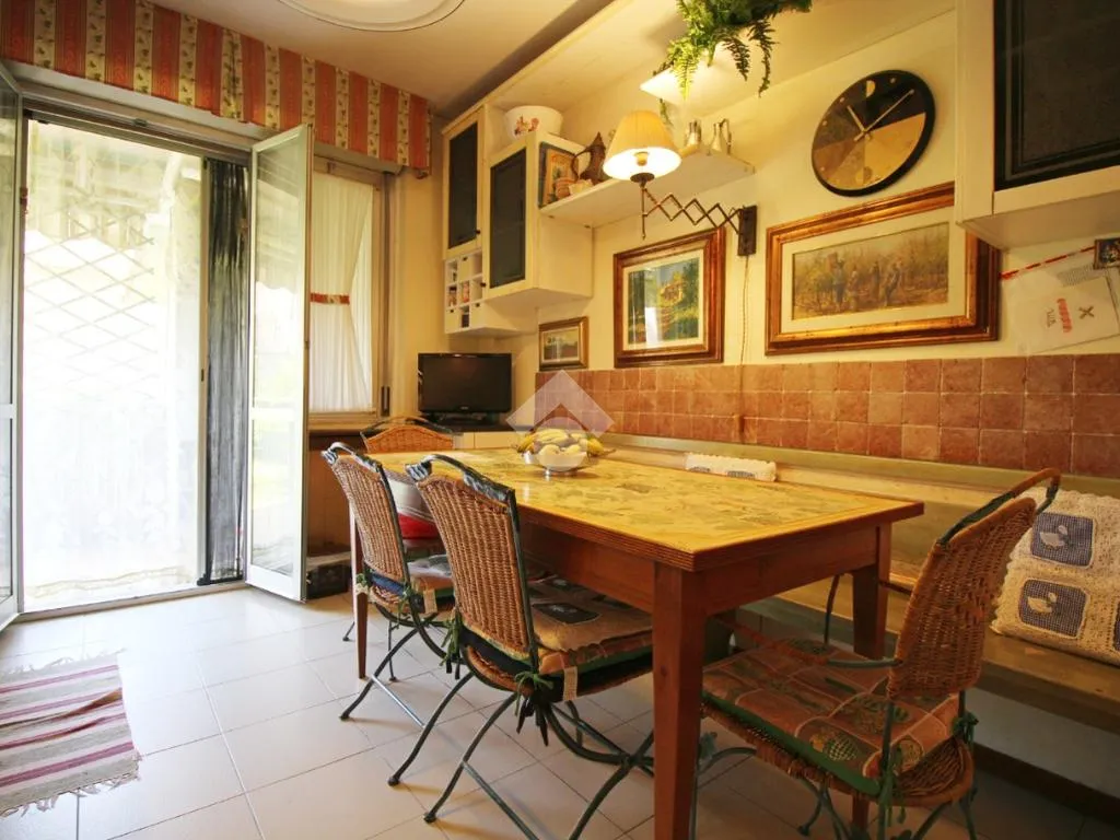 Salle à manger - 4-Bedroom Apartment with Private Garden in Prato