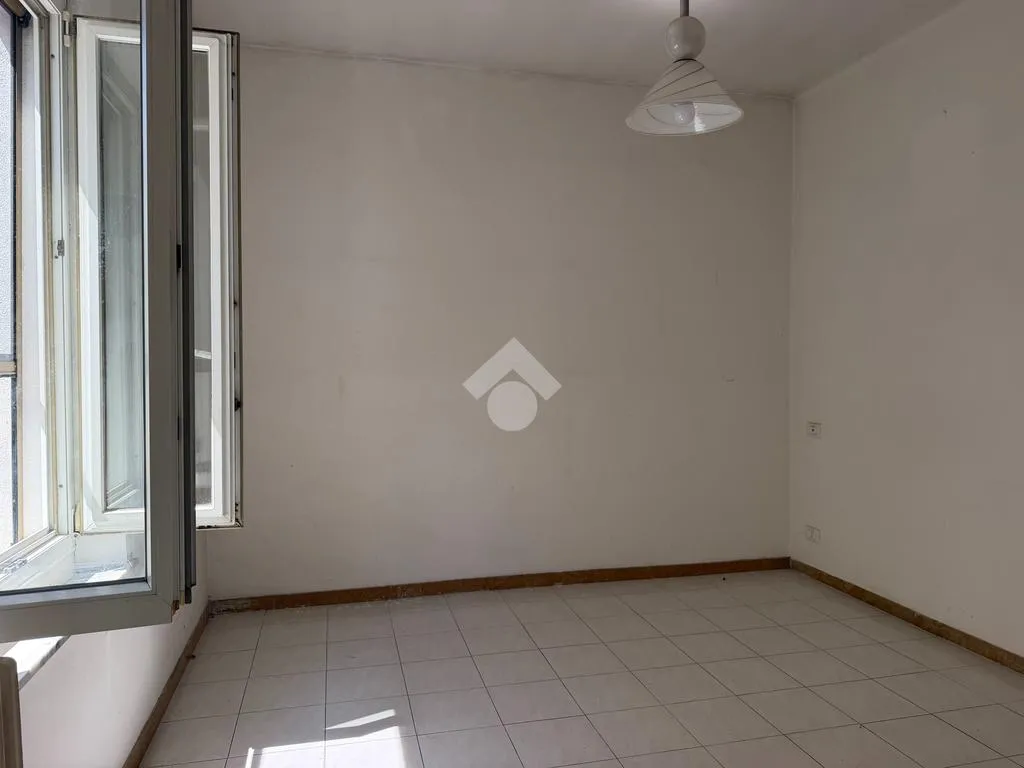 Toad - Corner Semi-Detached Villa with Private Garden in Pesaro