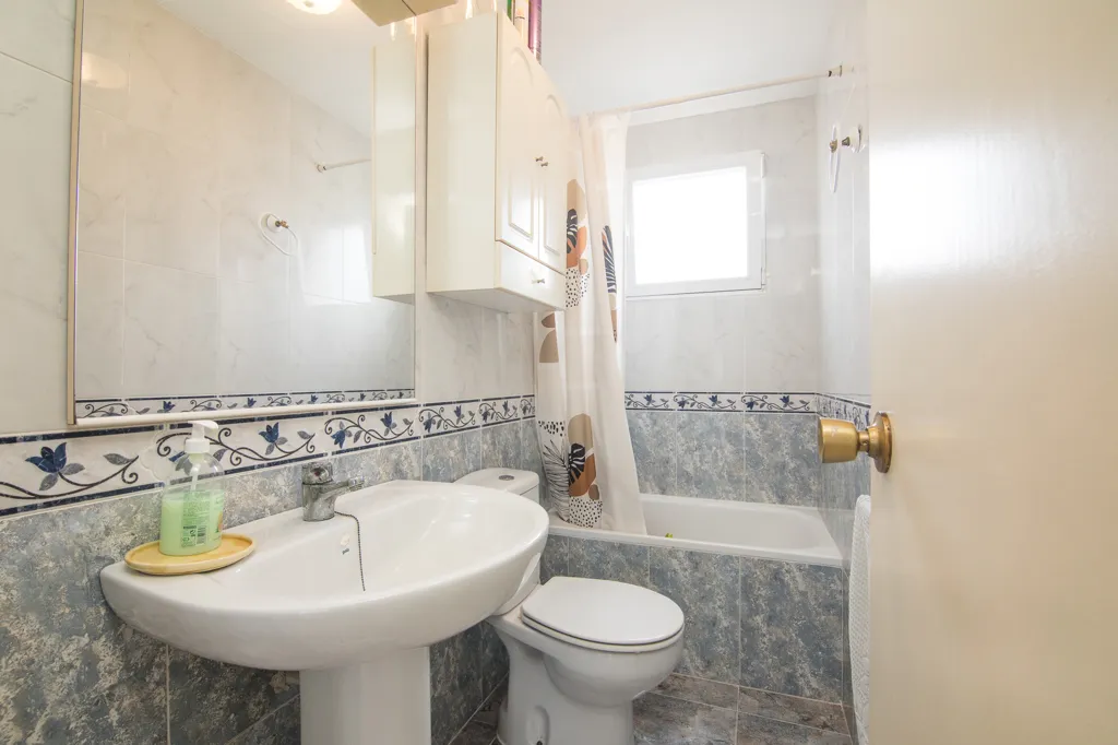 Bathrooms - Renovated Bungalow with Beach Access in Tamarit