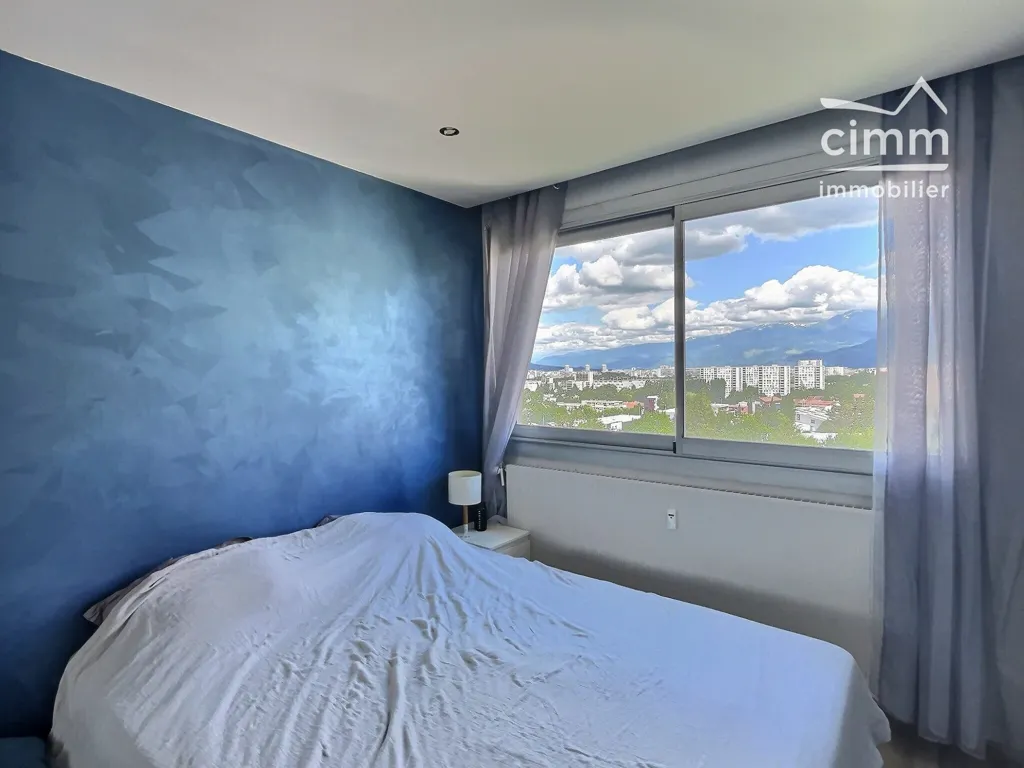 Bedrooms - Apartment with Mountain View in Seyssinet-Pariset